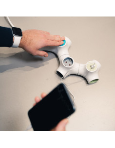 Enchufe modular combinable Molecule ATZ automotive en AutoAcc.es - Accesorios para Automoción: 3 tomas de corriente, 2 puertos U 2