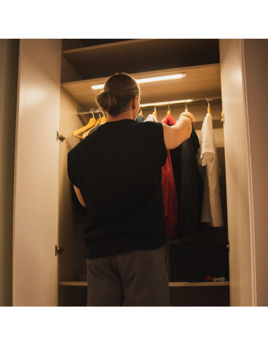 Luz LED ATZ Automotive: 30 cm, Sensor de Movimiento, 150lm, 40 LEDs, Batería de Litio 1.200mAh Recargable en AutoAcc.es